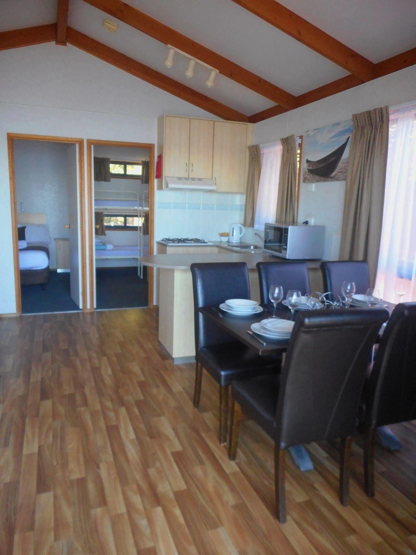 Two Shores Holiday Village Entrance Εξωτερικό φωτογραφία